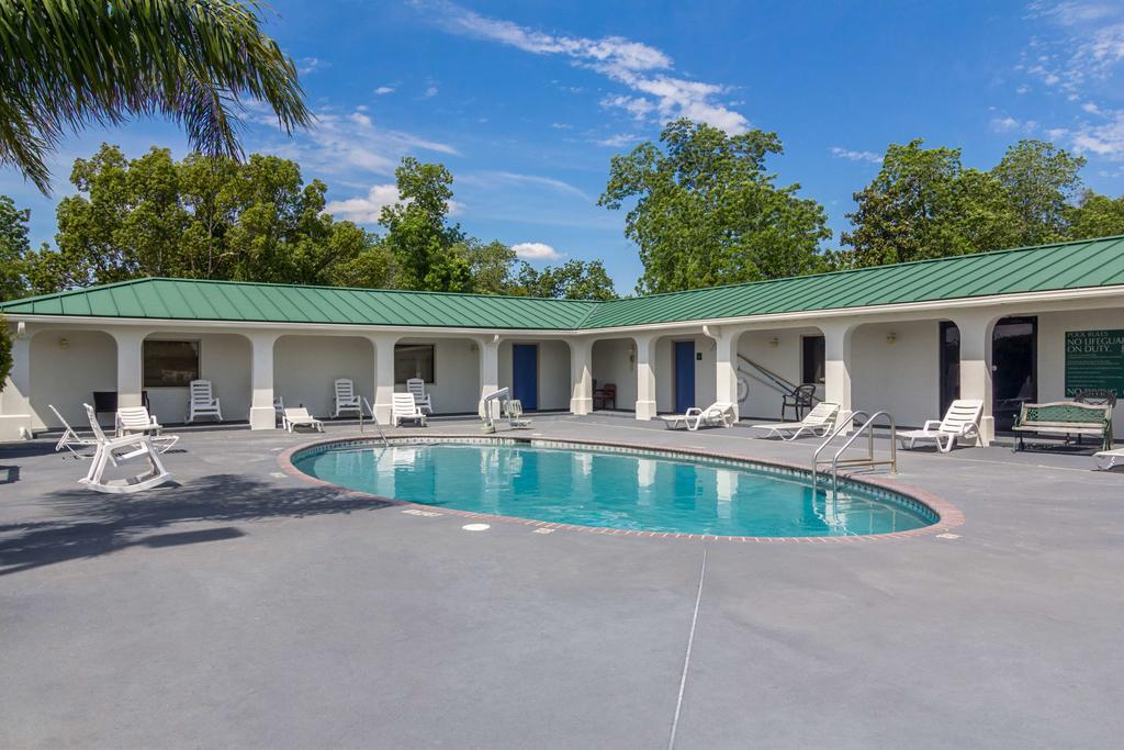Motel 6 Waycross Exterior photo