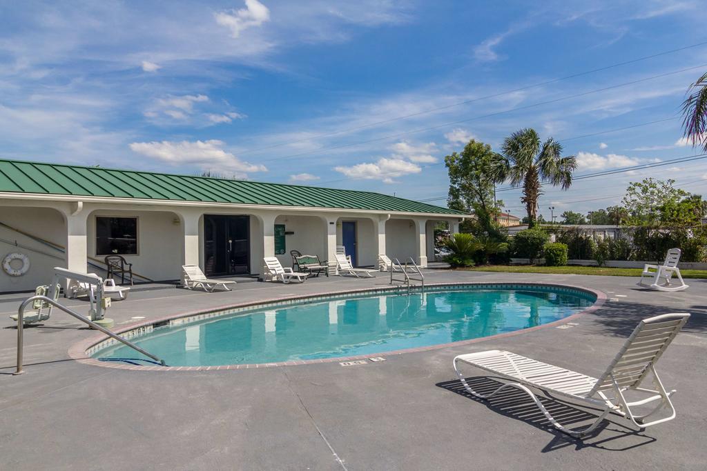 Motel 6 Waycross Exterior photo